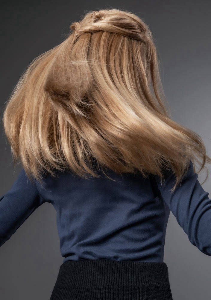 echthaar perücke von gfh - langhaar frisur dunkelblond rückseite