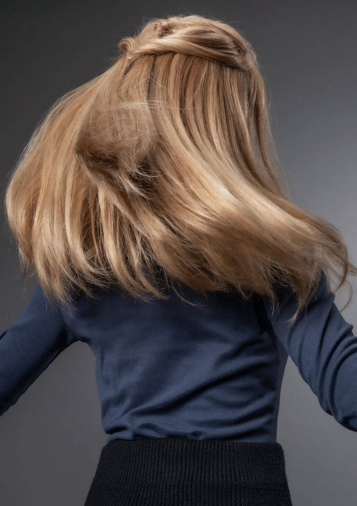 echthaar perücke von gfh - langhaar frisur dunkelblond rückseite